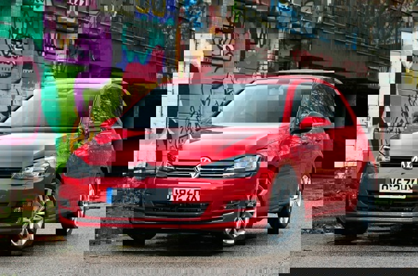 Volkswagen Golf (2012-2020) static front three-quarter